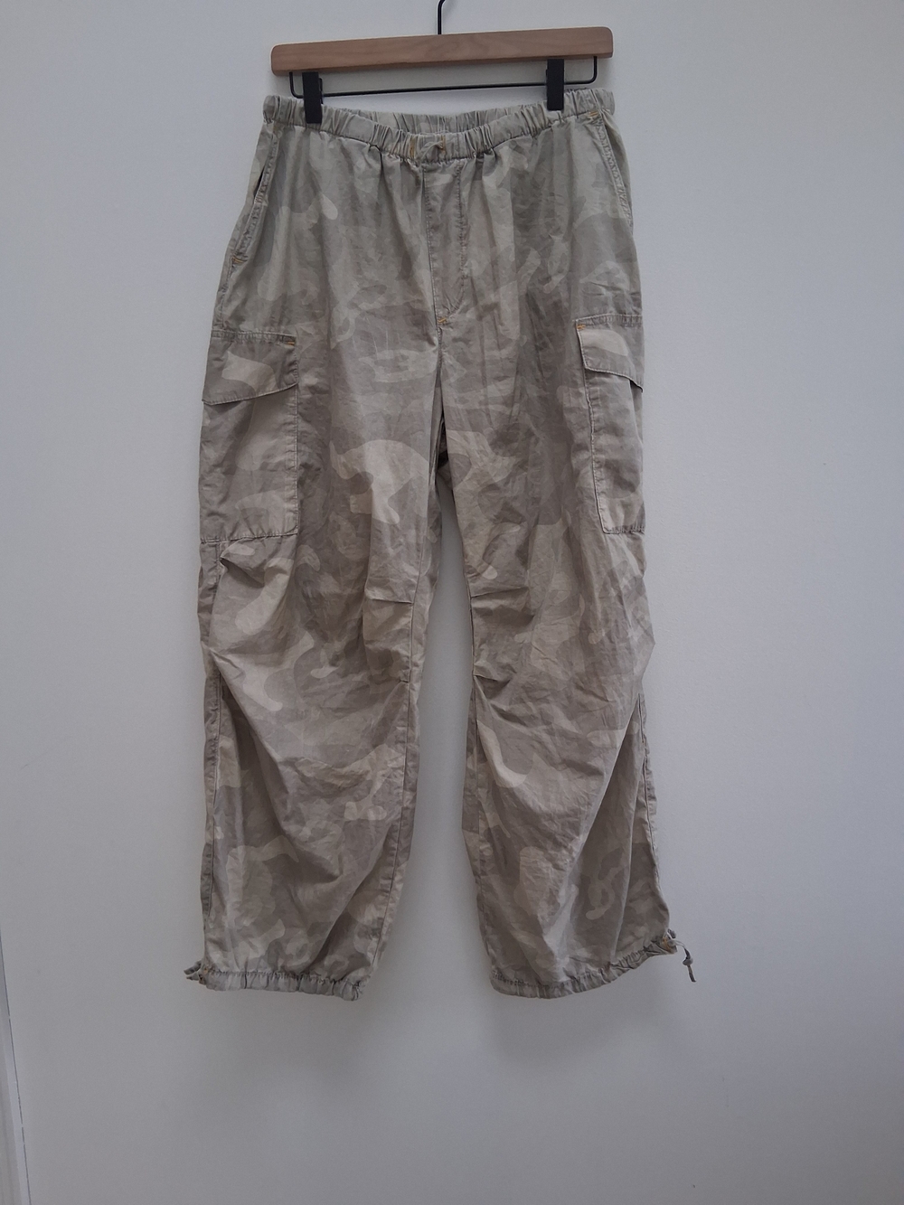 Pilcro Anthropologie Beige Camo Women's Cargo Track Pants Size Medium Relaxed